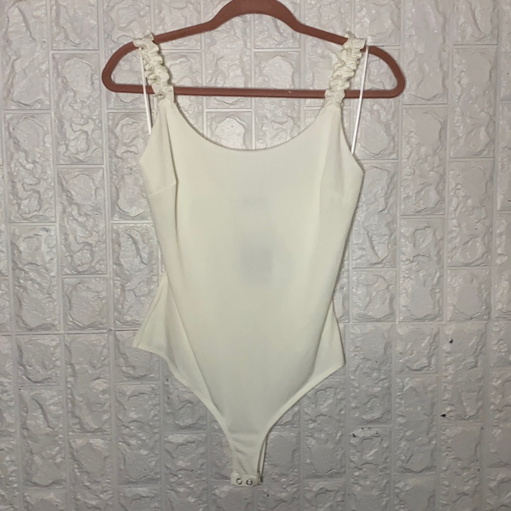Ruffle Strap | Bodysuit | Cream | Scoop Neck